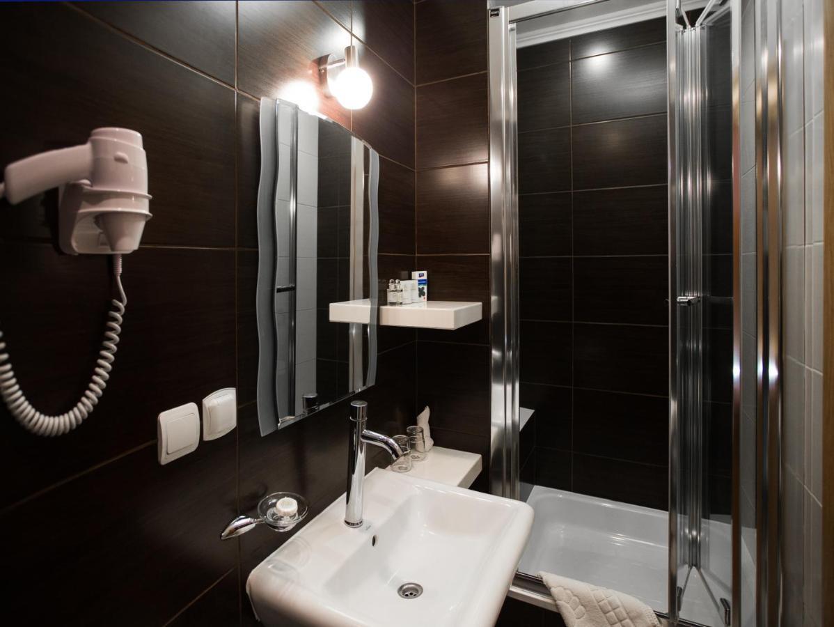 Economy Room In Hotel Eney Lviv Exterior foto