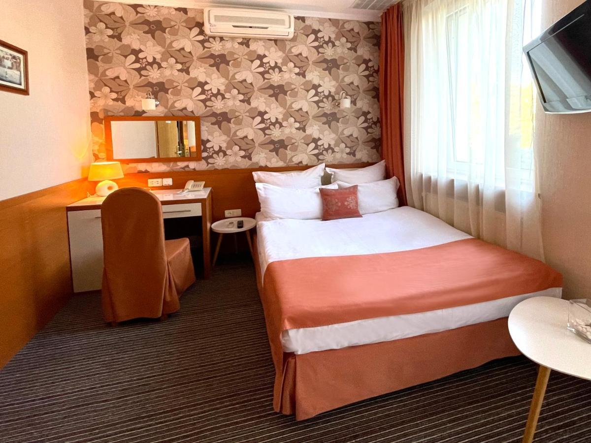 Economy Room In Hotel Eney Lviv Exterior foto