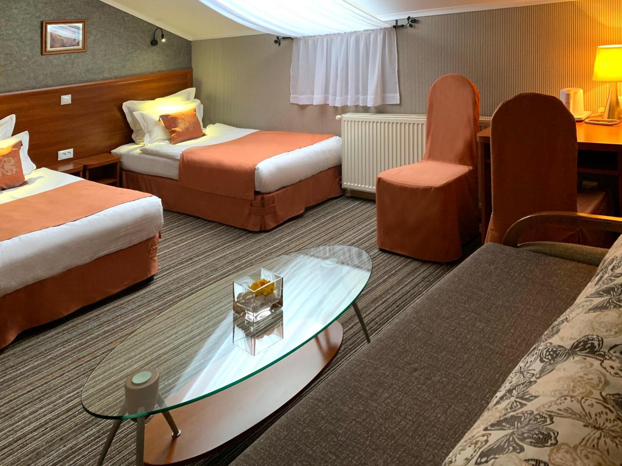 Economy Room In Hotel Eney Lviv Exterior foto