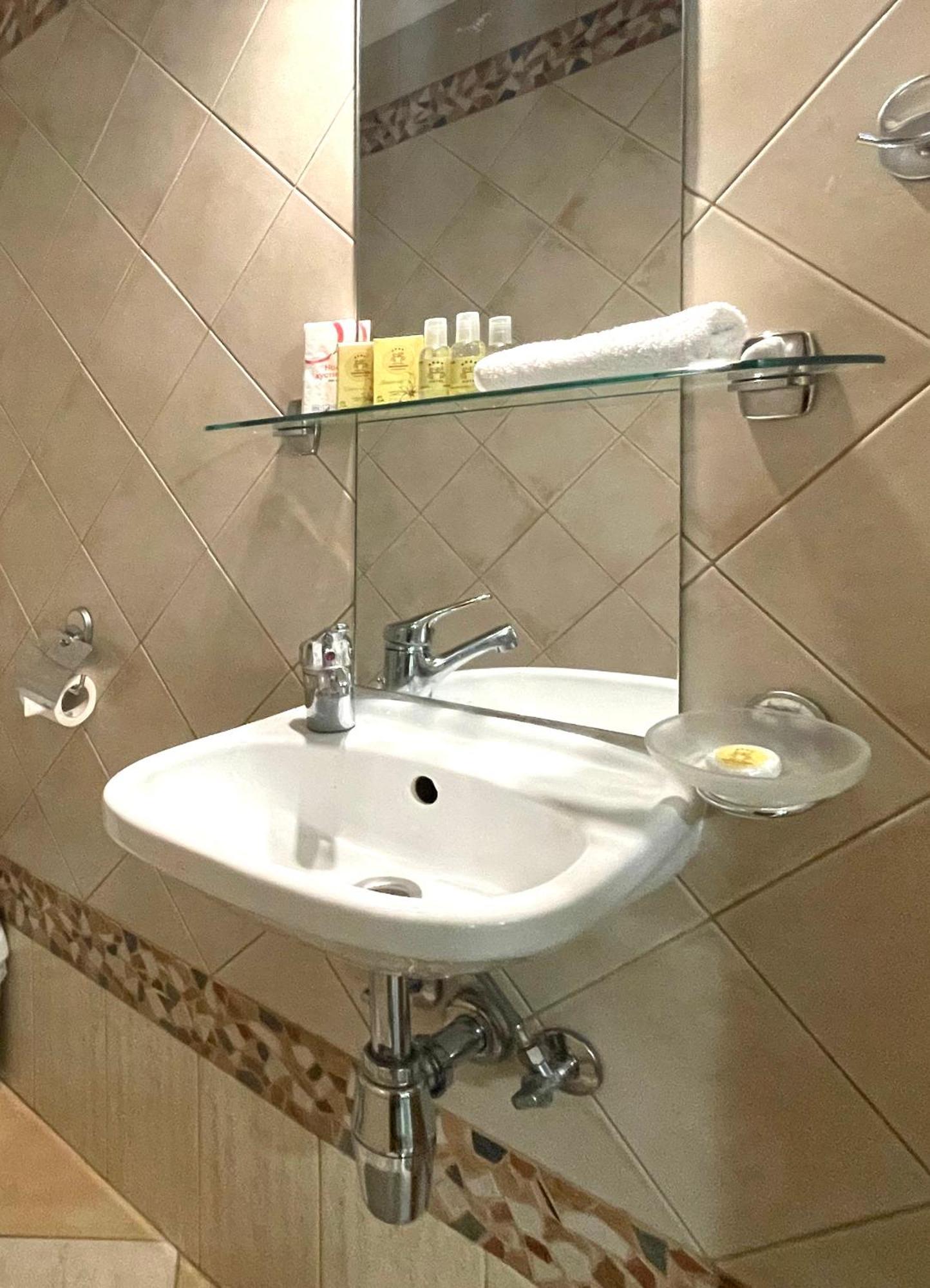 Economy Room In Hotel Eney Lviv Quarto foto