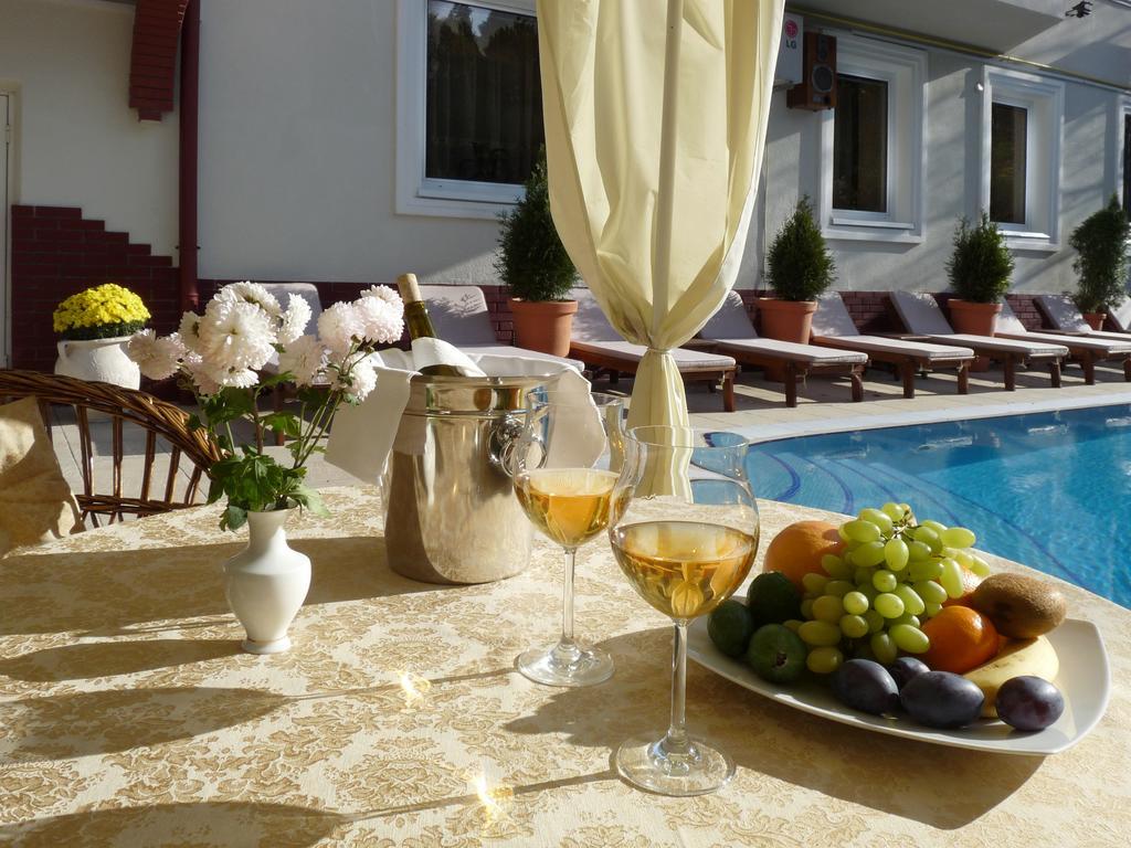 Economy Room In Hotel Eney Lviv Exterior foto